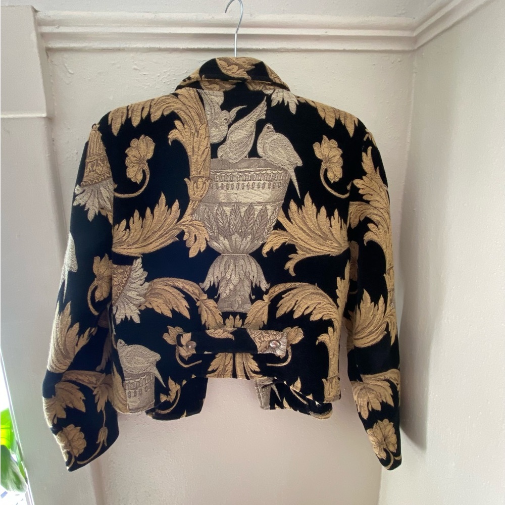 “To die for”  vintage floral jacket
